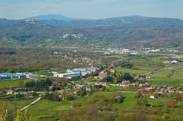 PIANA DEL CAVALIERE, NON SI ATTENUA L'ODORE FORTE DI TOLUENE NELL'ARIA
