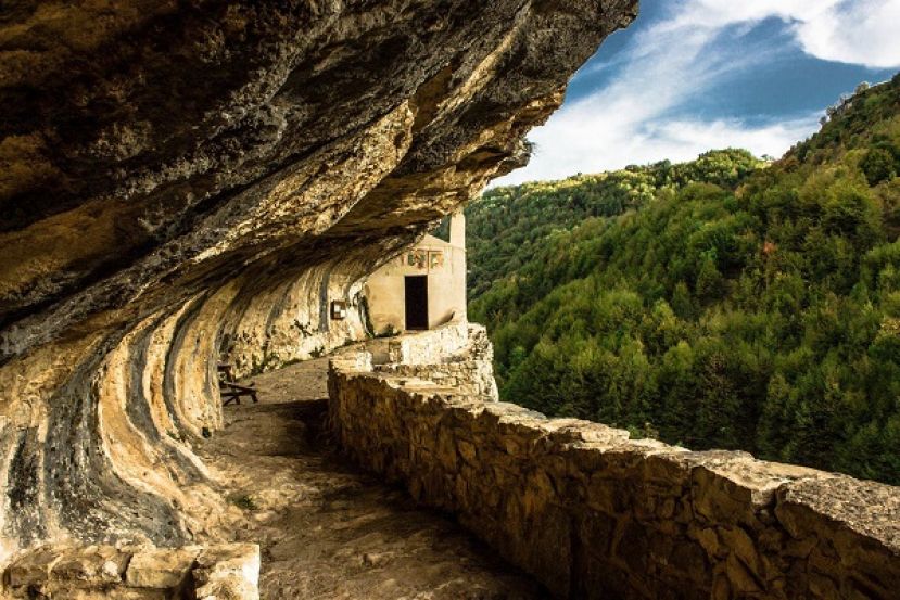 ABRUZZO, LA TERRA DEGLI EREMI