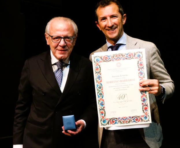 In foto Adriano Barbarisi insieme ad Agostino Soave alla cerimonia di premiazione per i 40 anni di d’iscrizione all’Albo dicembre 2022