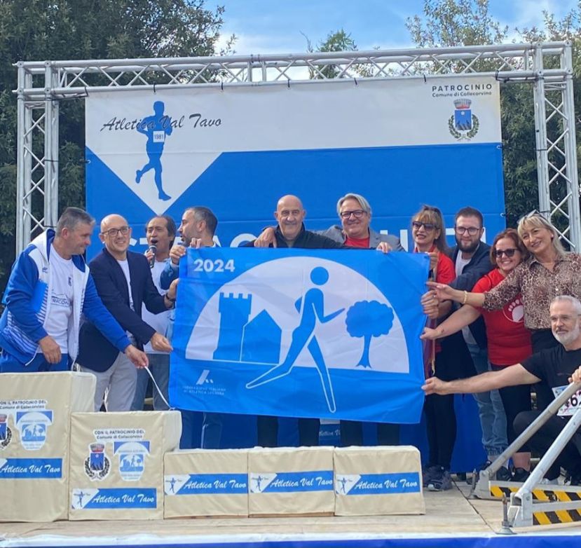 NUOVE PASSEGGIATE A COLLECORVINO, QUESTA MATTINA LA CONSEGNA DELLA BANDIERA AZZURRA E BENEFICENZA