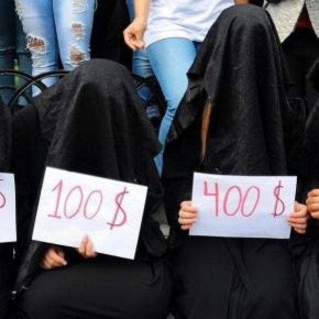 ORRORE ISIS: BAMBINE VERGINI VENDUTE SU WHATS APP A 9MILA DOLLARI