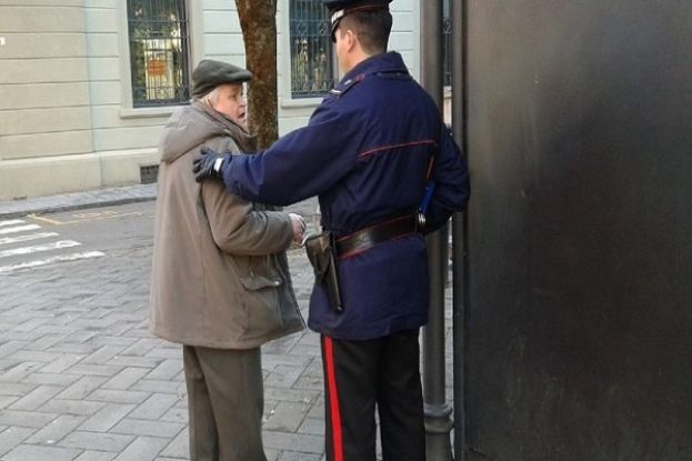 Anziano e Carabiniere