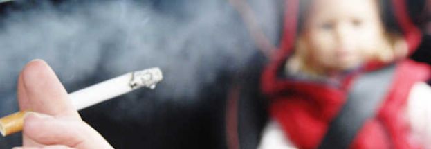 SIGARETTE,VIETATO FUMARE IN AUTO E STOP AI PACCHETTI DA 10 DA SETTEMBRE
