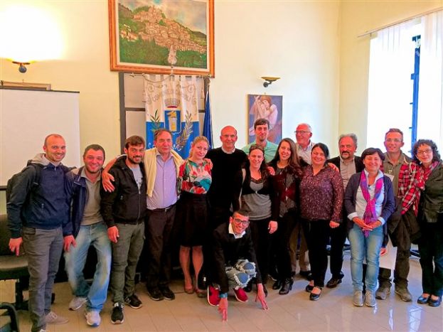 Foto di Gruppo nella Sala Consiliare del Comune di Carsoli