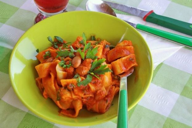 LAGANE AL SUGO CON FAGIOLI SCURI