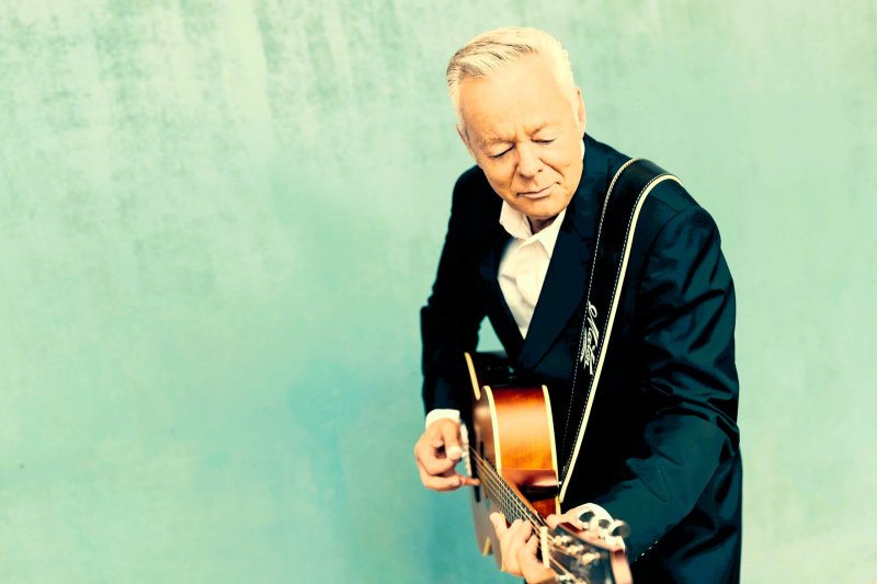 TOMMY EMMANUEL