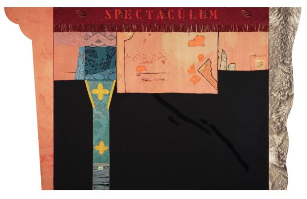 Sandro Visca_Spectaculum, 2022 stoffe cucite su tela, quinte laterali in legno rivestite con stoffe cm 120x192